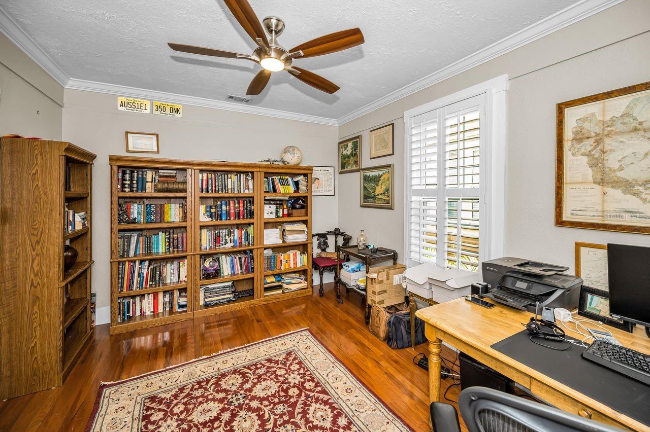 732 NE OAK ST — photo 48