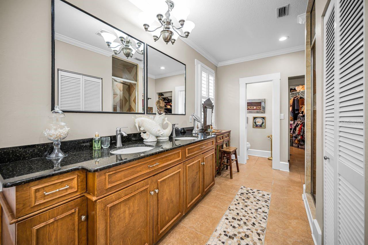 732 NE OAK ST — photo 37