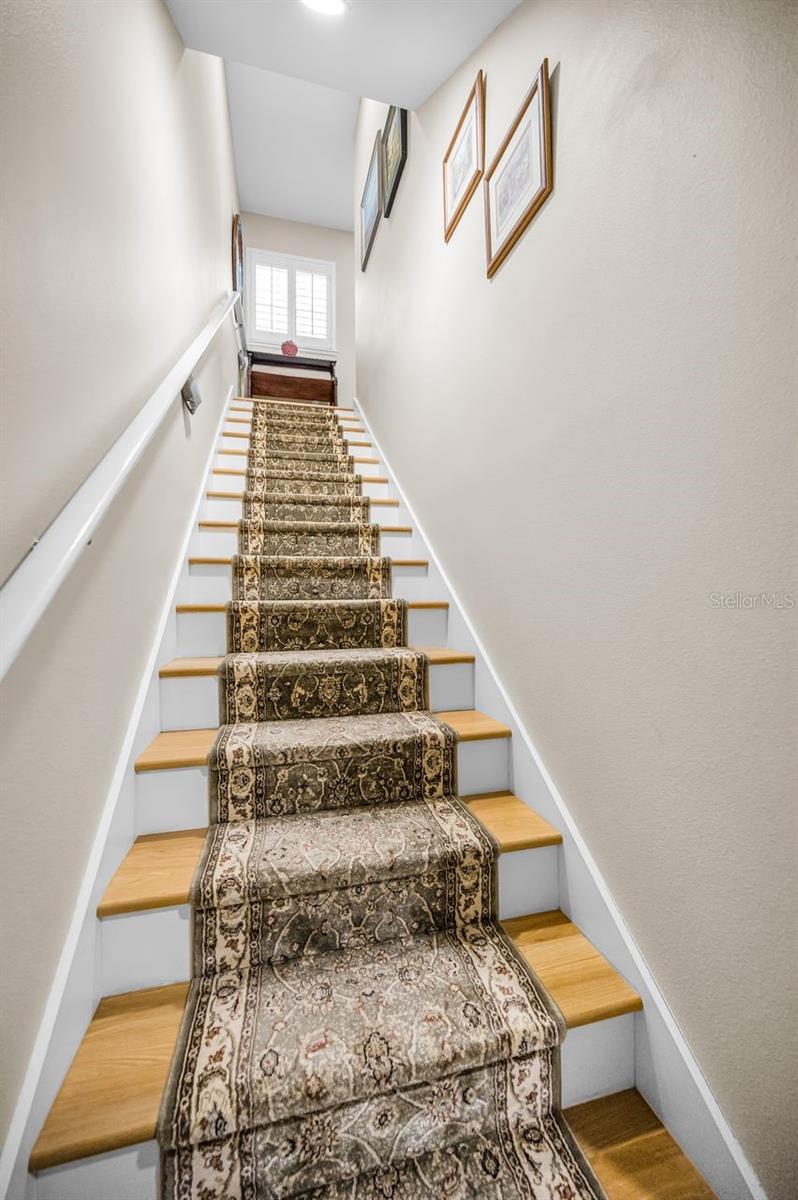 732 NE OAK ST — photo 64