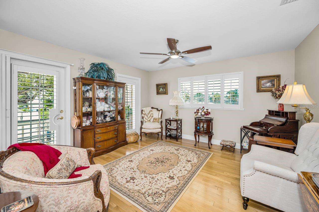 732 NE OAK ST — photo 67