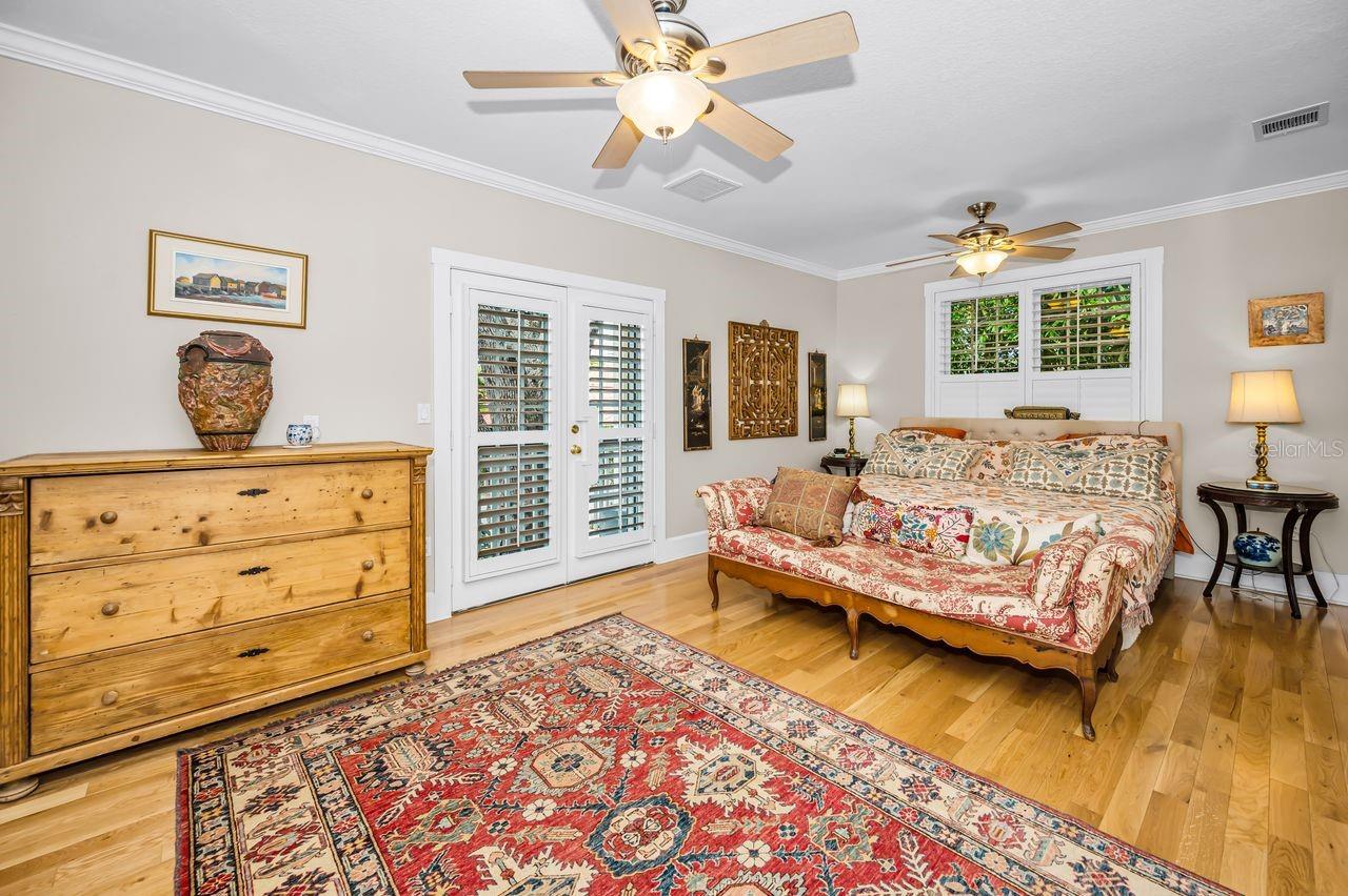 732 NE OAK ST — photo 36