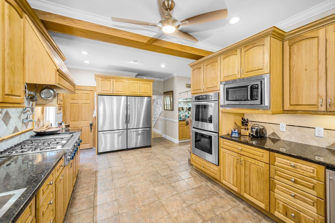 732 NE OAK ST — photo 29