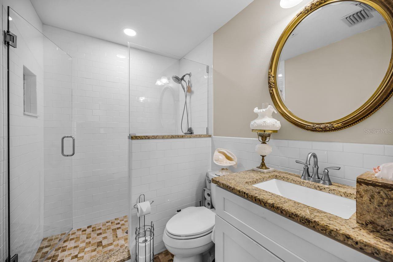 732 NE OAK ST — photo 71
