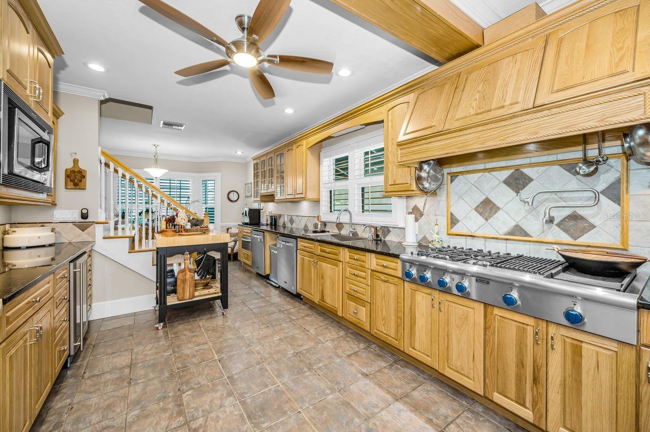 732 NE OAK ST — photo 30