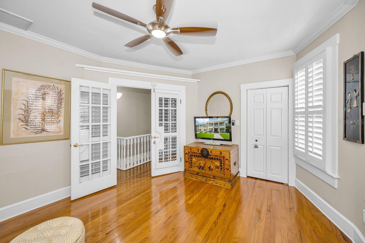 732 NE OAK ST — photo 46