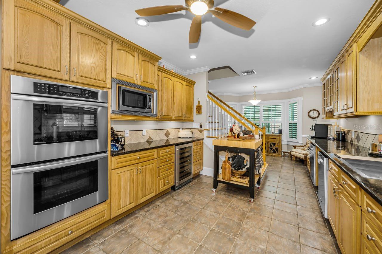 732 NE OAK ST — photo 26