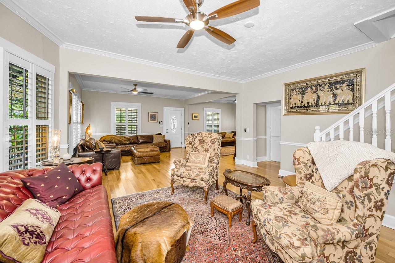 732 NE OAK ST — photo 13