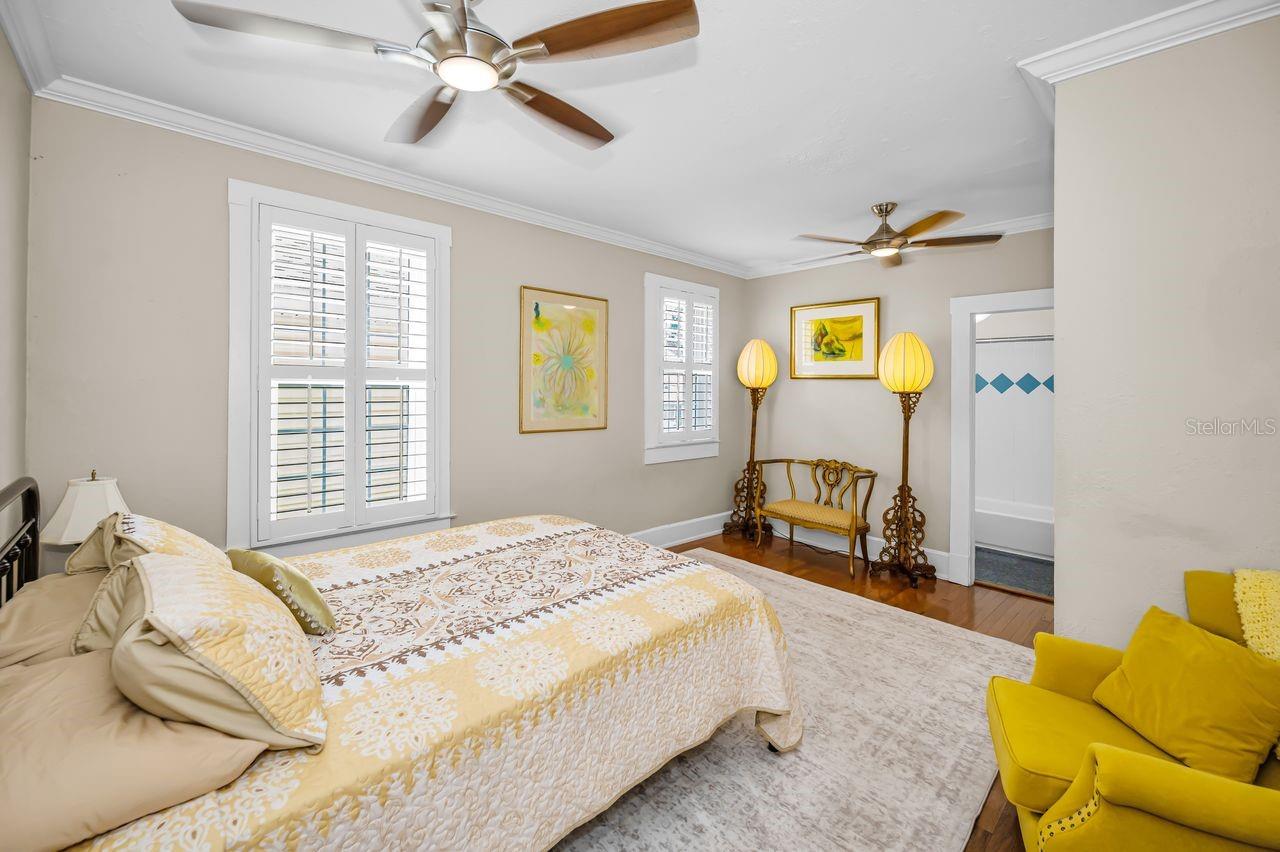 732 NE OAK ST — photo 42