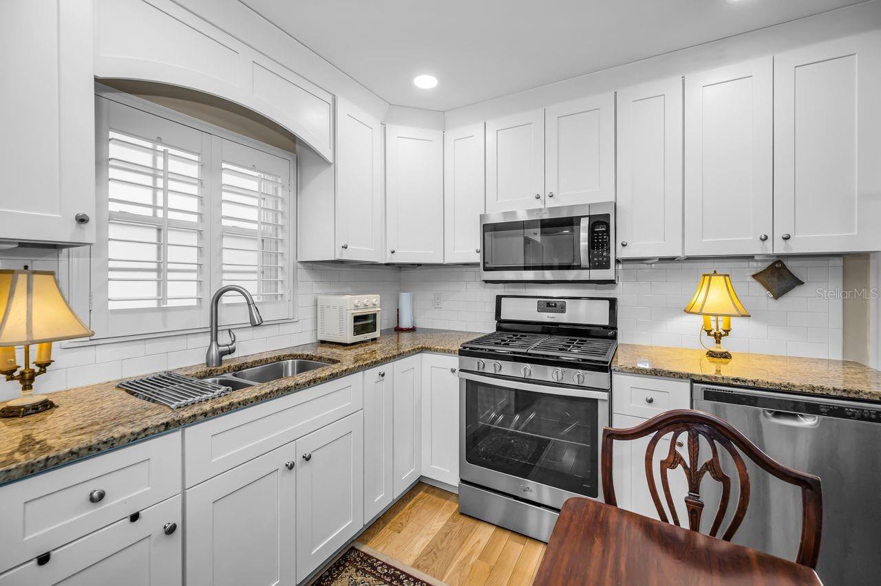 732 NE OAK ST — photo 69