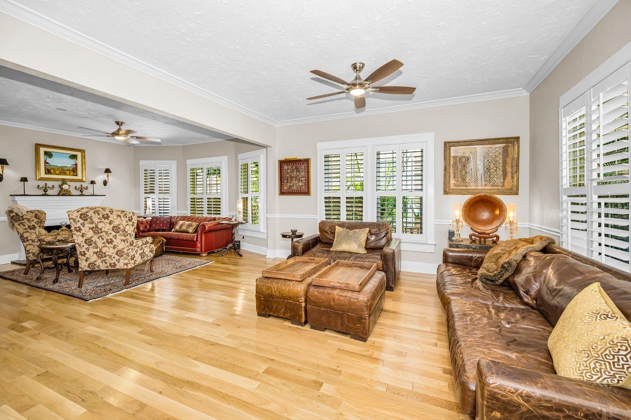 732 NE OAK ST — photo 17