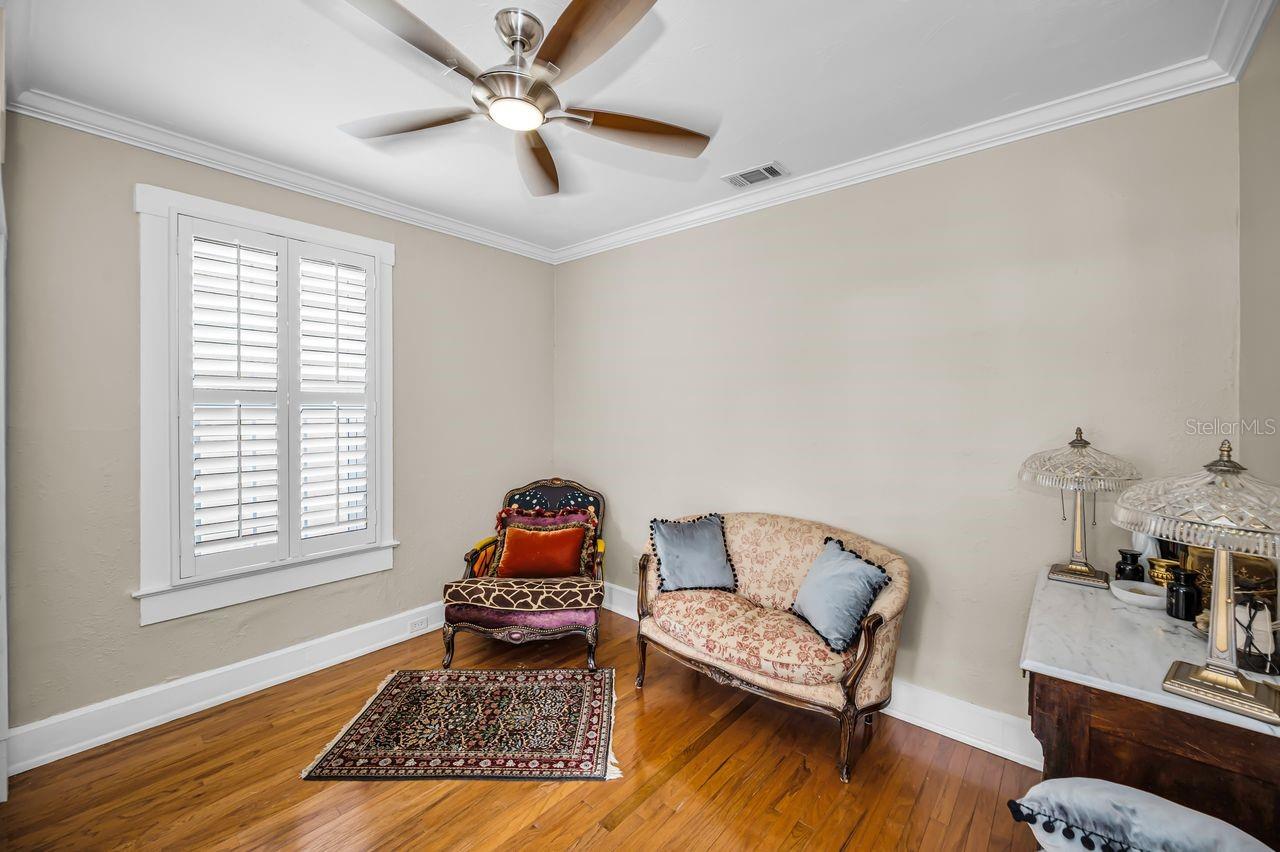 732 NE OAK ST — photo 47