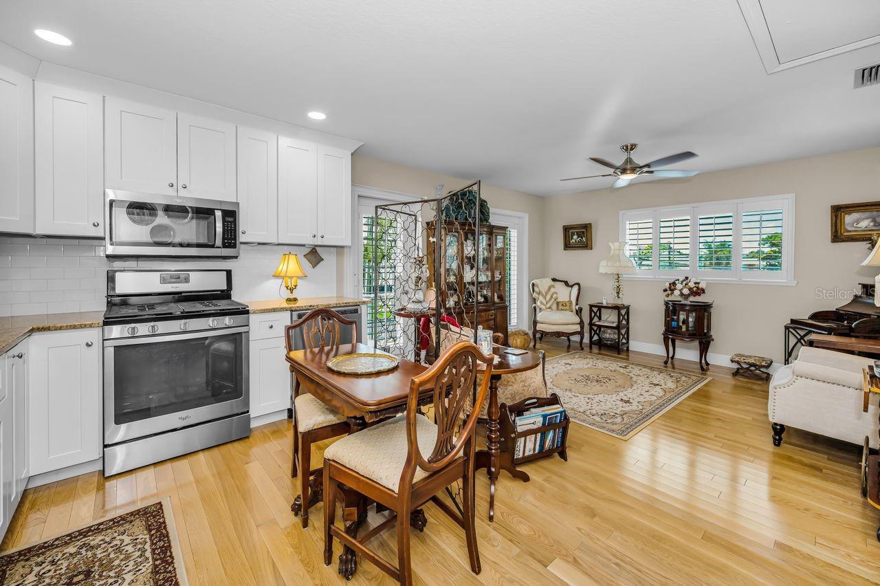 732 NE OAK ST — photo 68