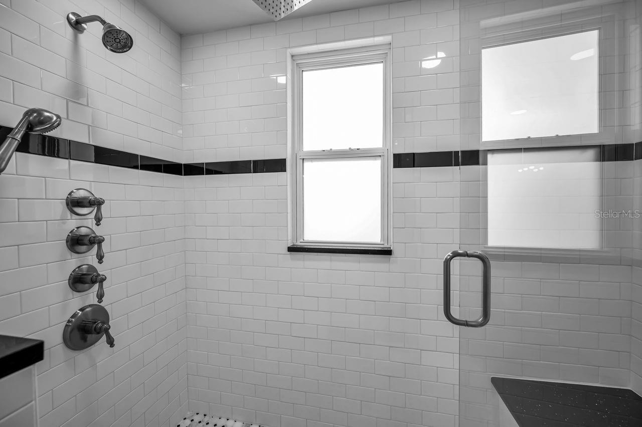 732 NE OAK ST — photo 52
