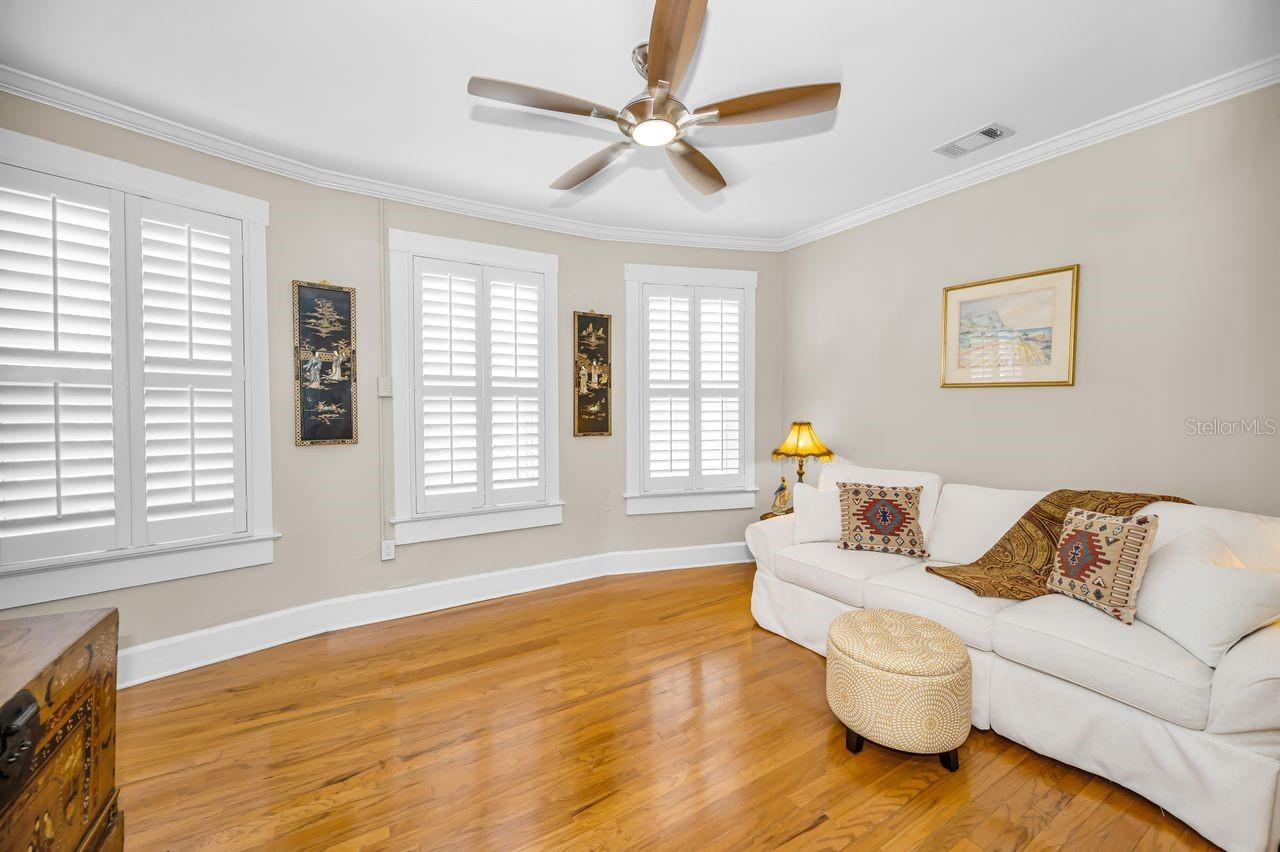 732 NE OAK ST — photo 45