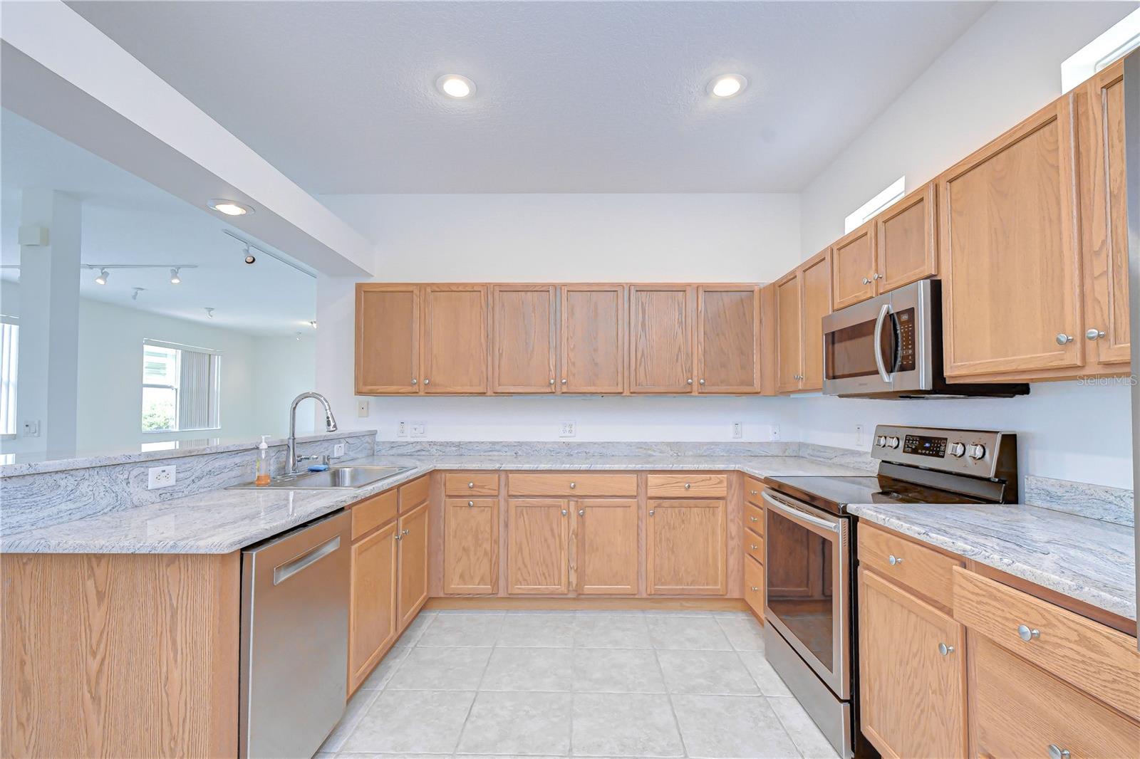 8049 SANGUINELLI RD — photo 8