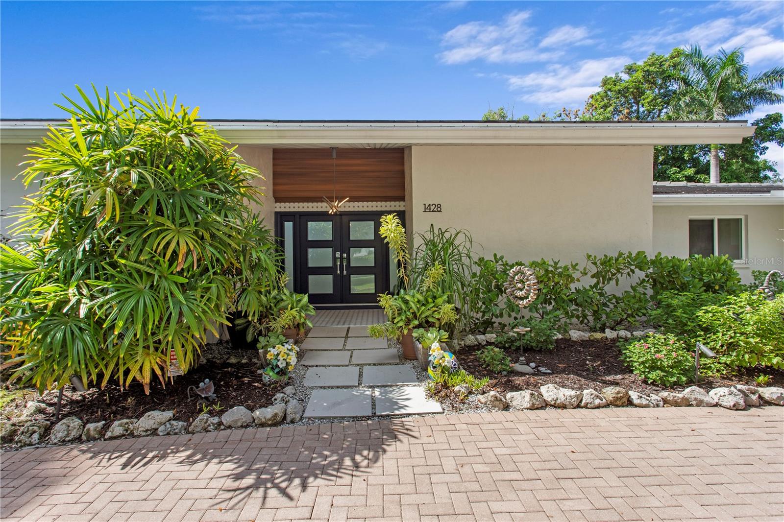1428 PINE BAY DR — photo 2