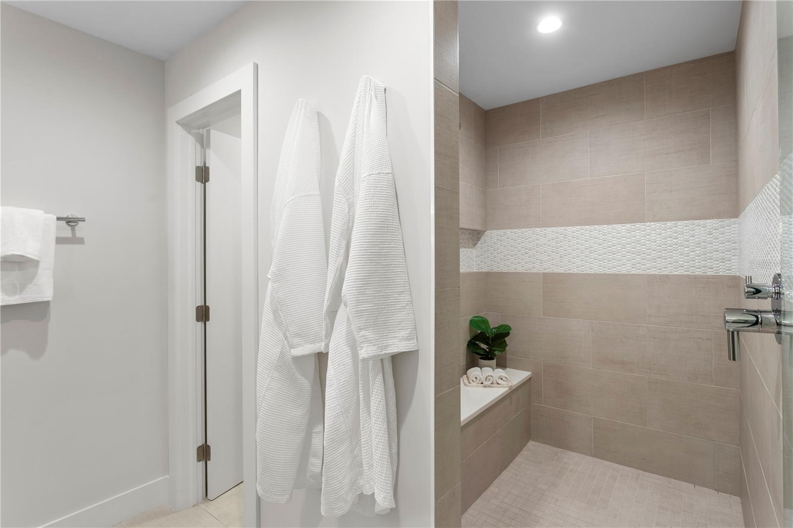 1428 PINE BAY DR — photo 32