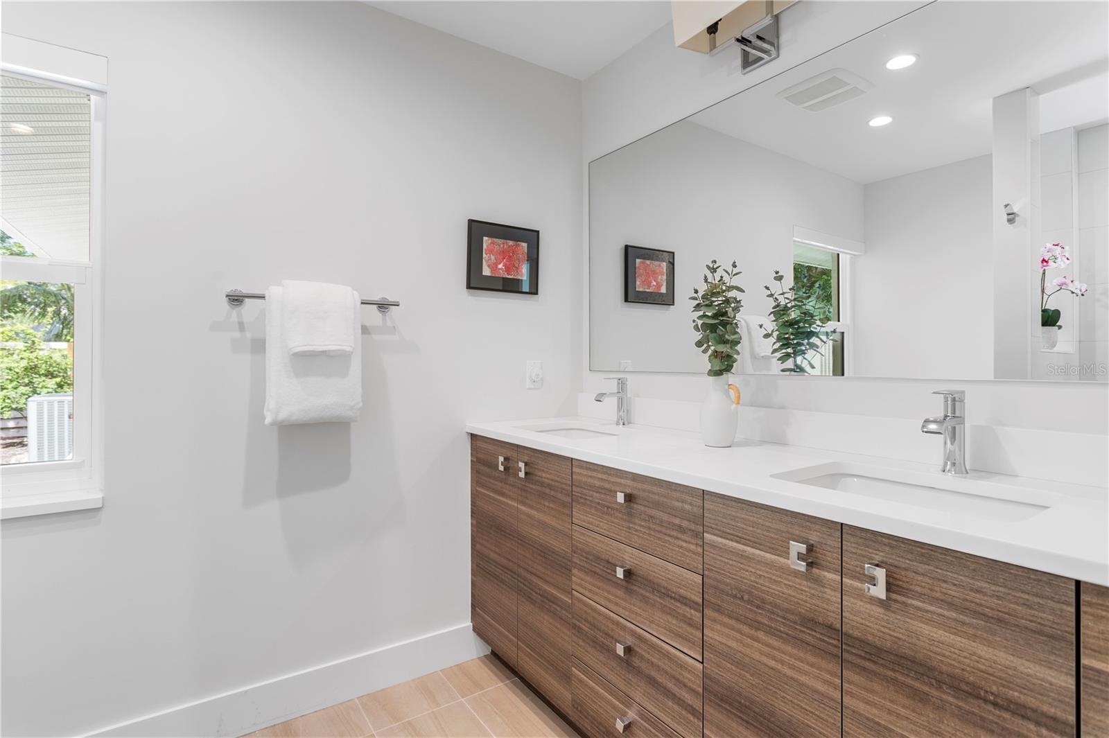 1428 PINE BAY DR — photo 37