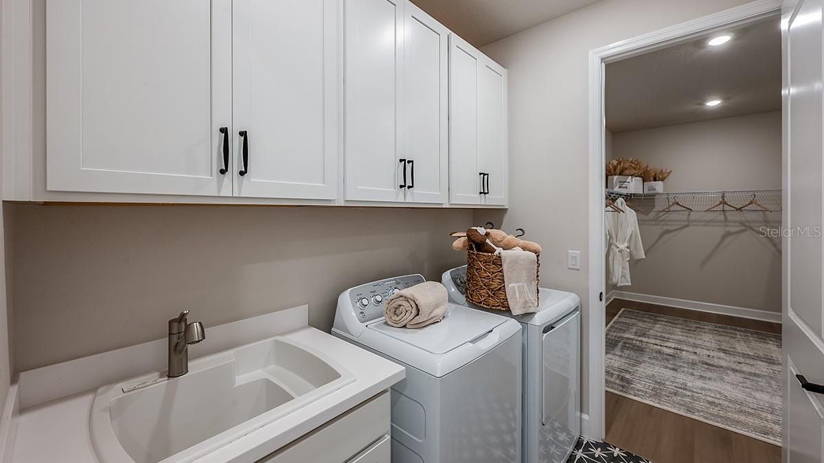 884 STEEL DR — photo 23