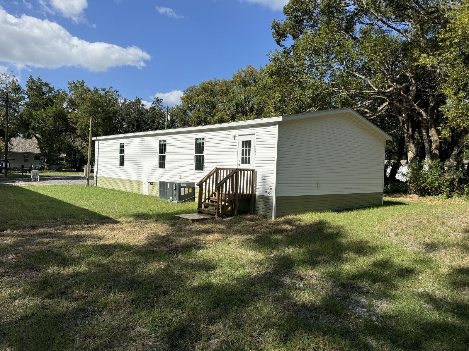 9536 MERTON ST — photo 4