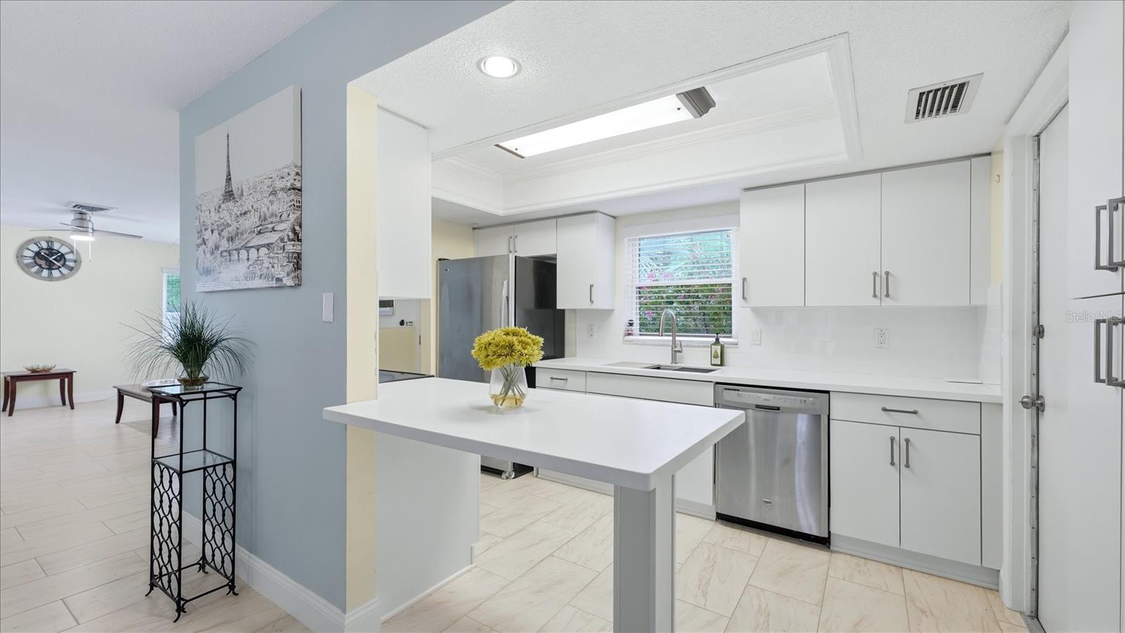 6233 ROCKEFELLER AVE — photo 16