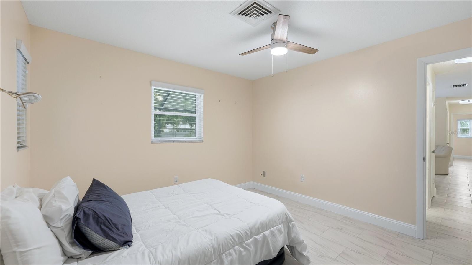 6233 ROCKEFELLER AVE — photo 24