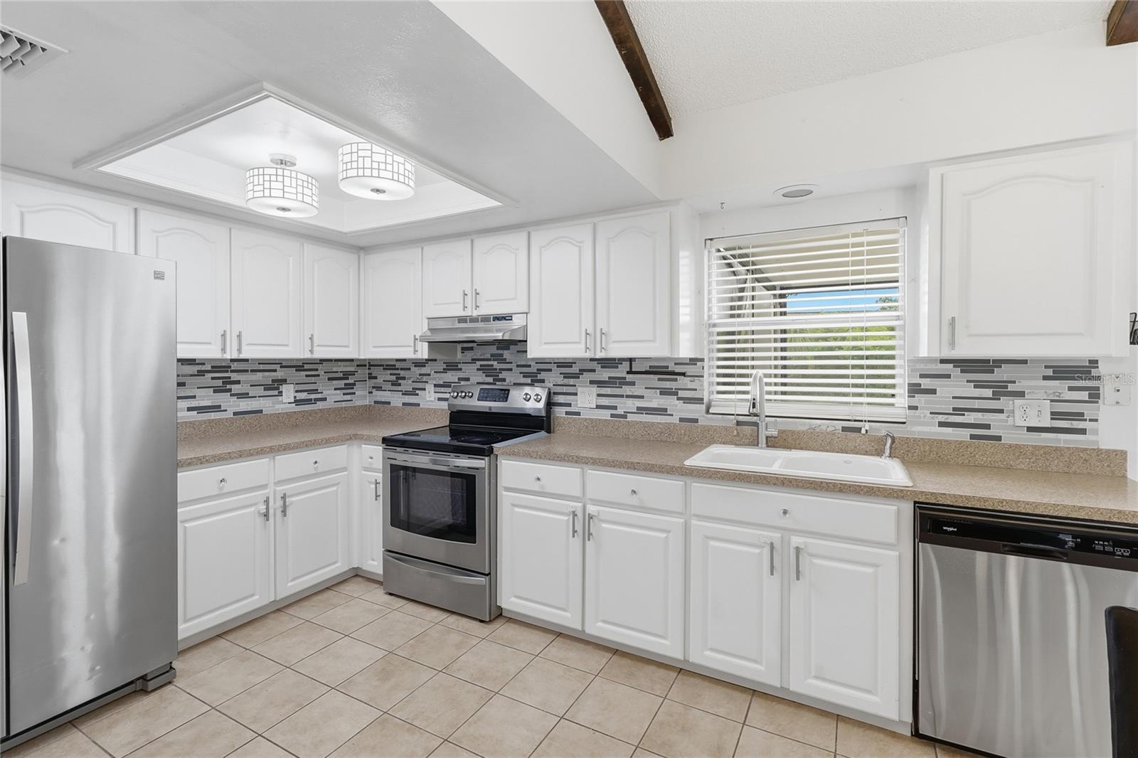 804 CENTERWOOD CT — photo 21