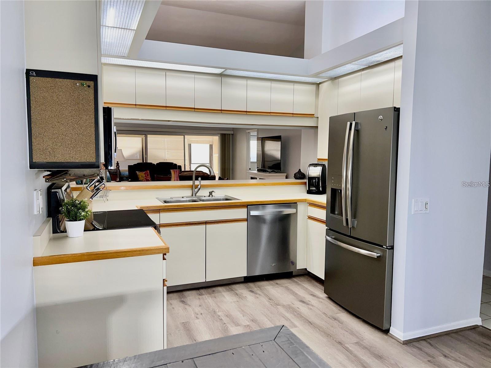 7186 LAKESIDE DR — photo 4