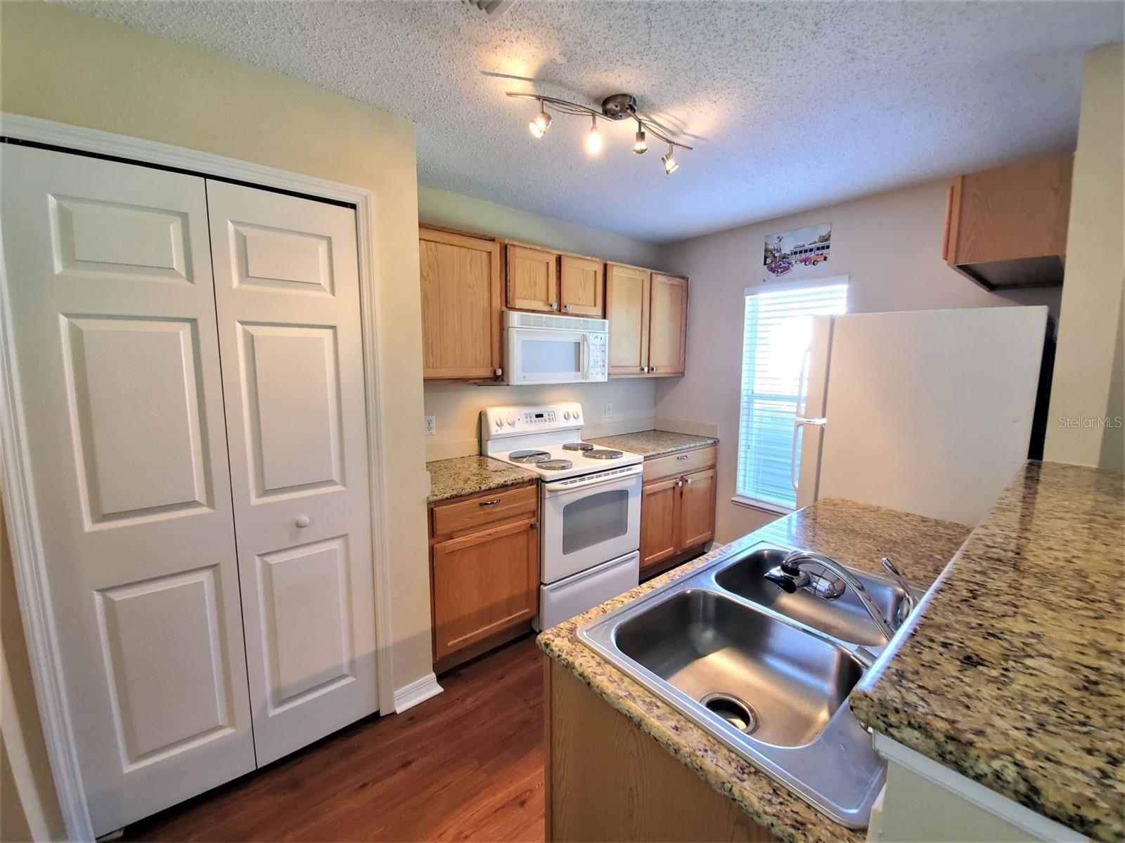9870 ASHBURN LAKE DR — photo 8