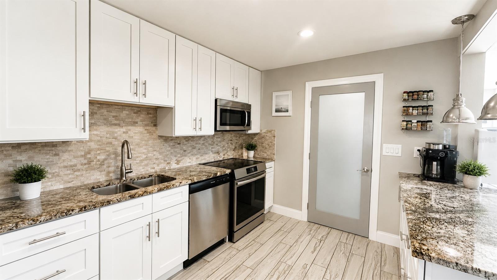 3606 S RENELLIE DR — photo 3