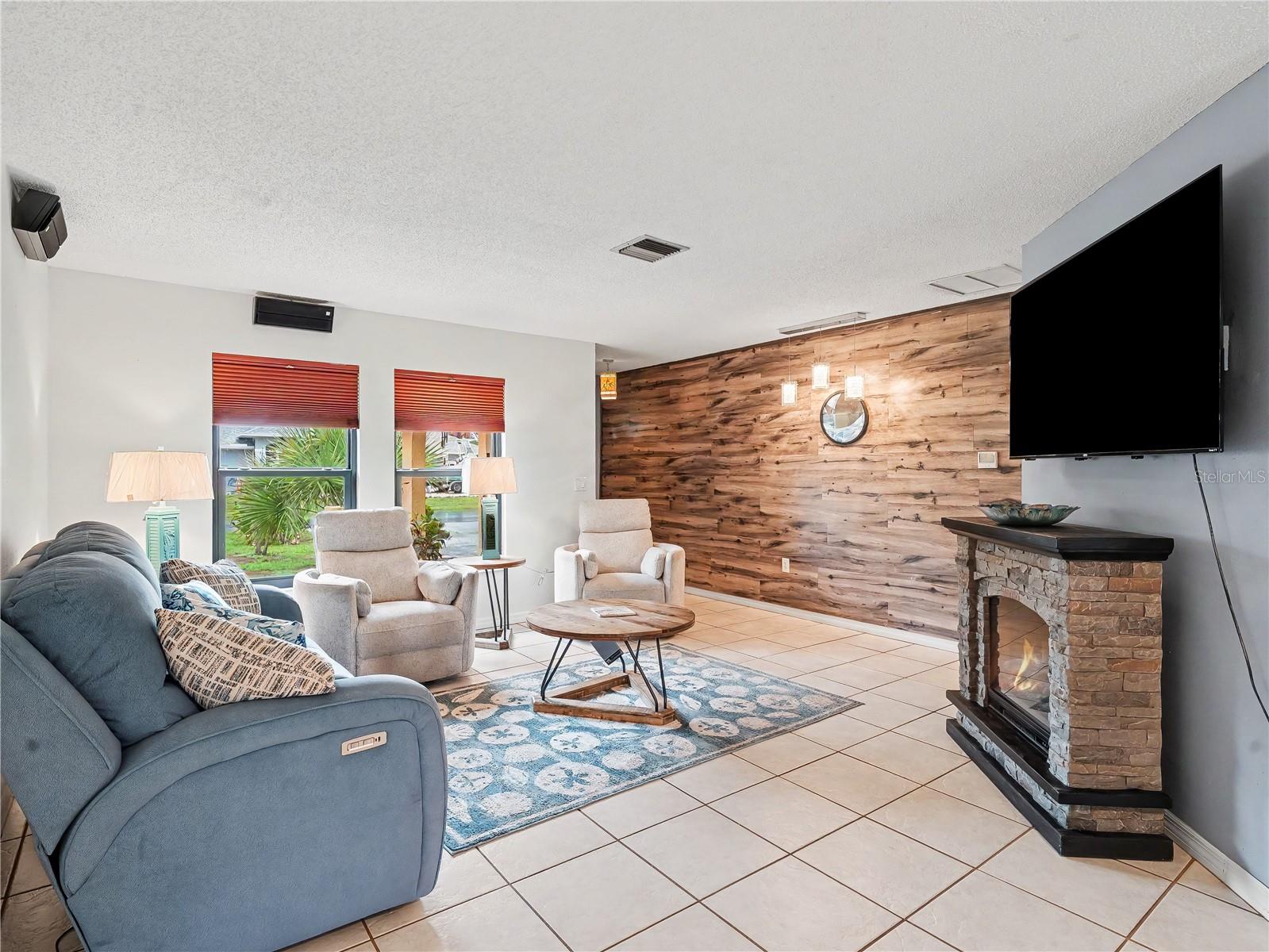 2320 LAKE SHORE DR — photo 4