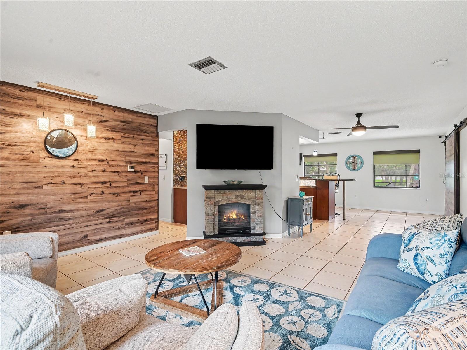 2320 LAKE SHORE DR — photo 5