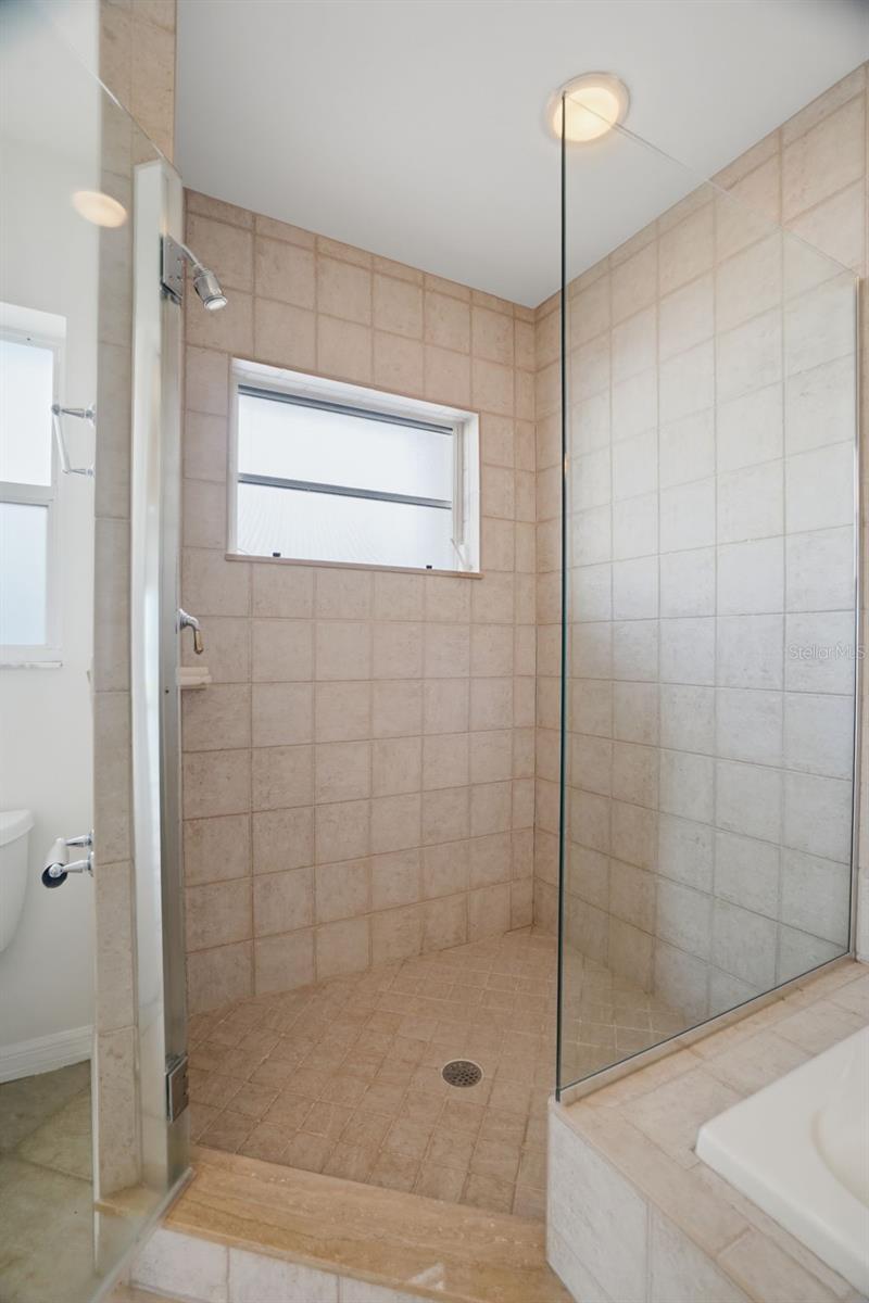 1832 VENETIAN POINT DR — photo 52