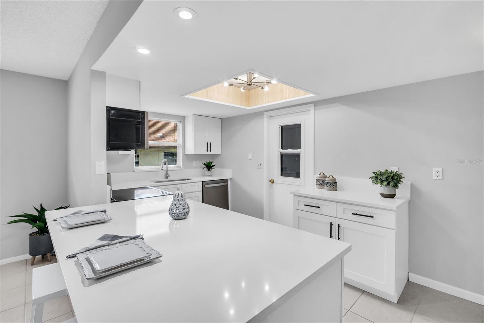 3472 MACLAREN DR — photo 14