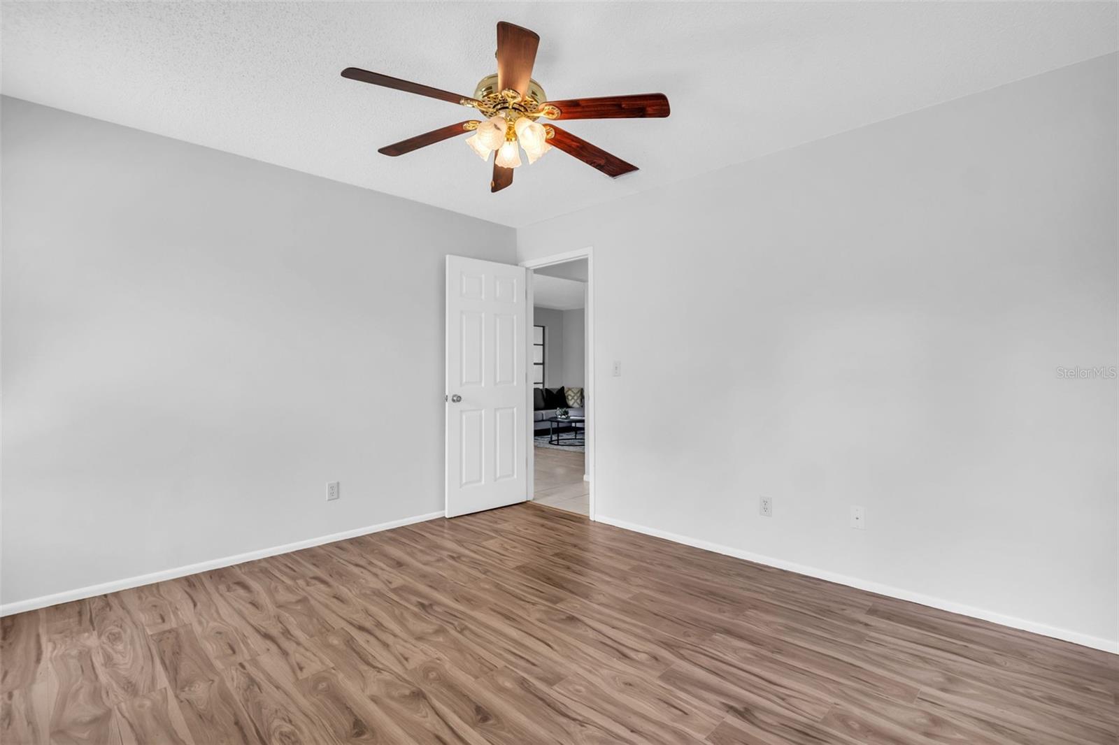 3472 MACLAREN DR — photo 24