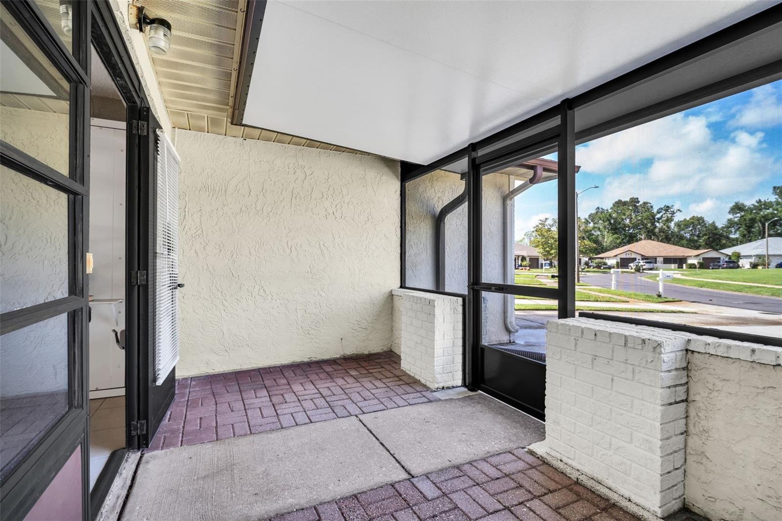 3472 MACLAREN DR — photo 3