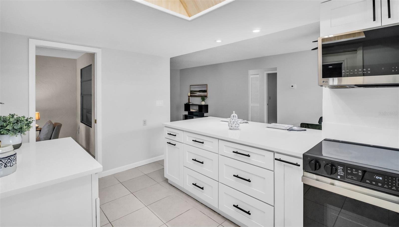 3472 MACLAREN DR — photo 16
