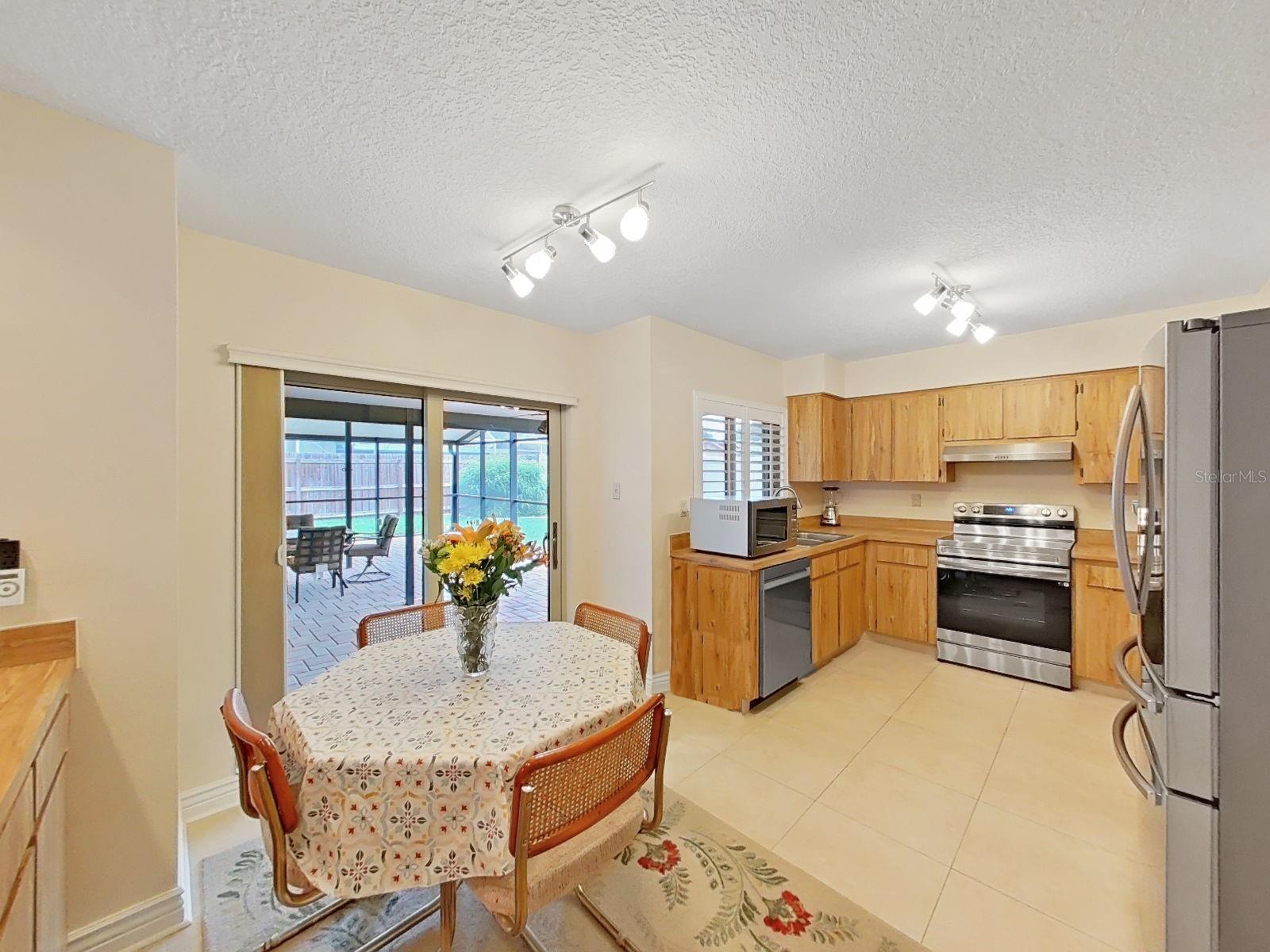 1367 CORNER OAKS DR — photo 9