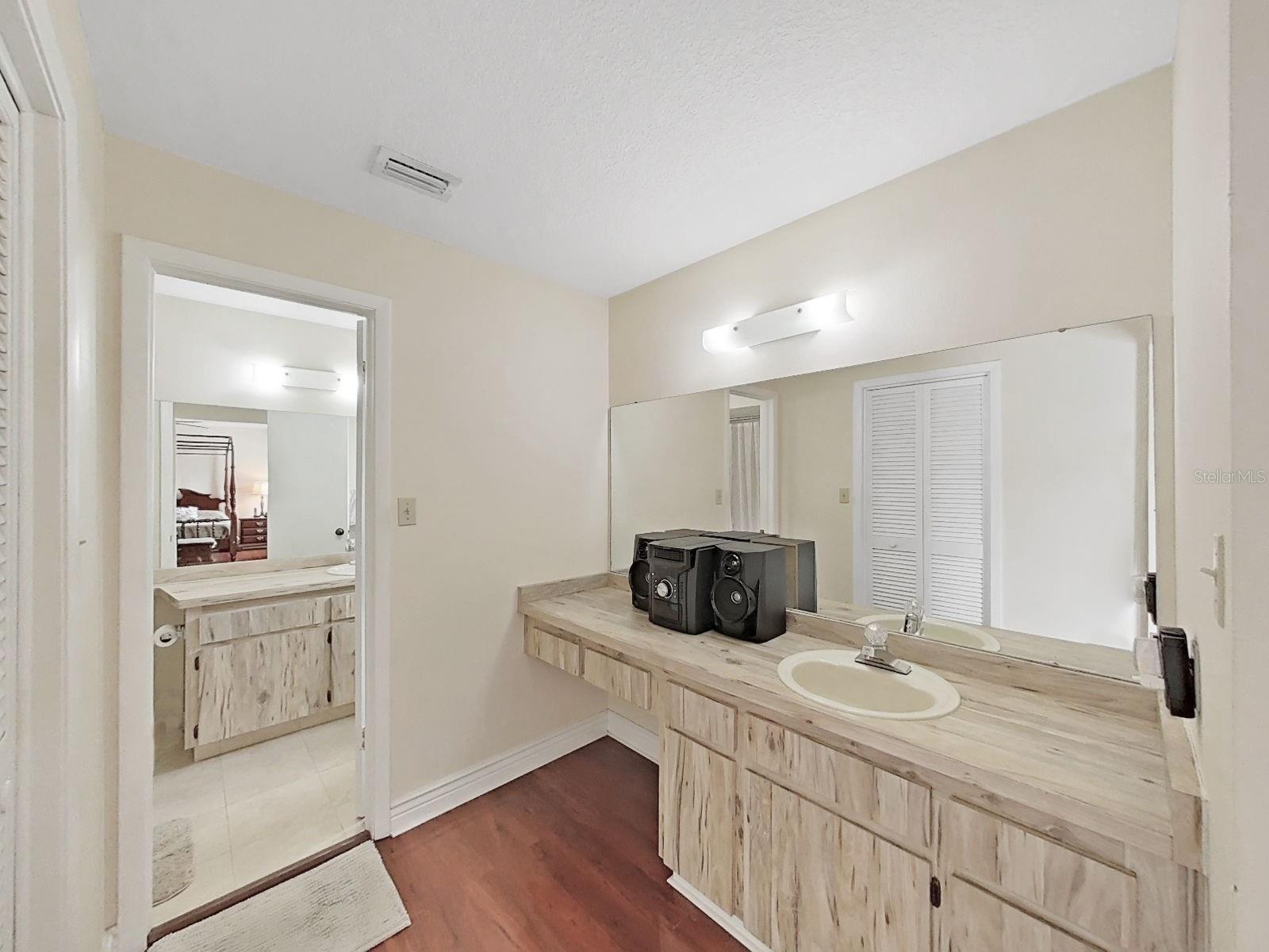 1367 CORNER OAKS DR — photo 15