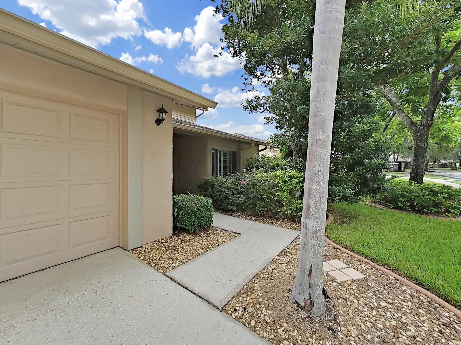 1367 CORNER OAKS DR — photo 27