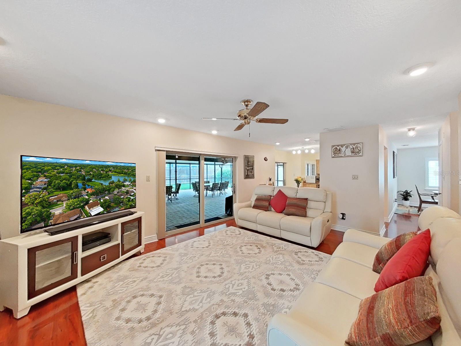 1367 CORNER OAKS DR — photo 3