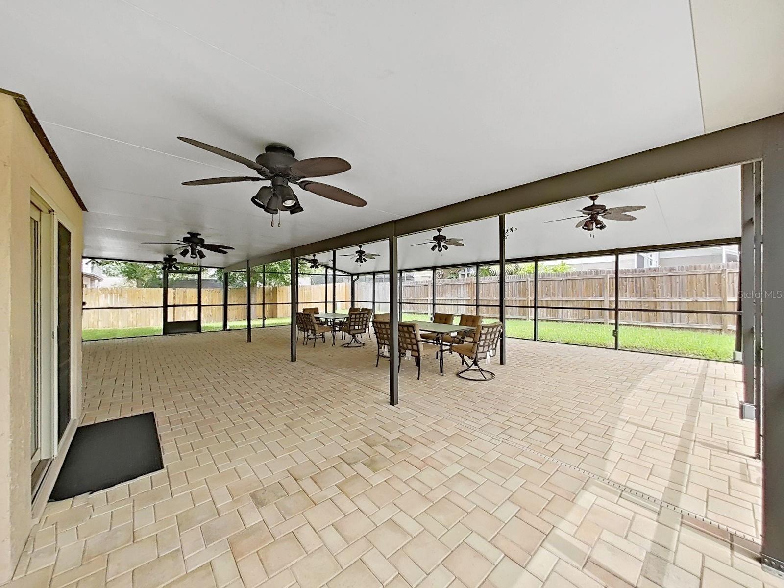 1367 CORNER OAKS DR — photo 24
