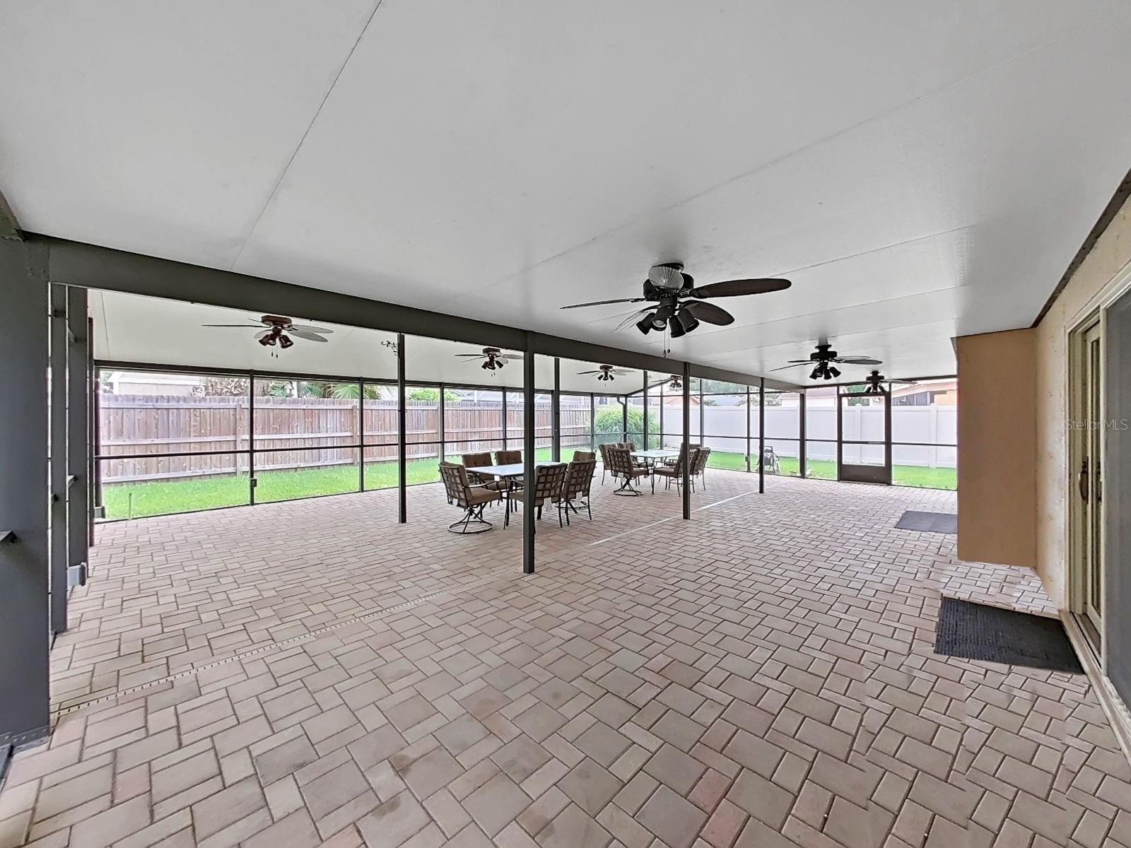 1367 CORNER OAKS DR — photo 23