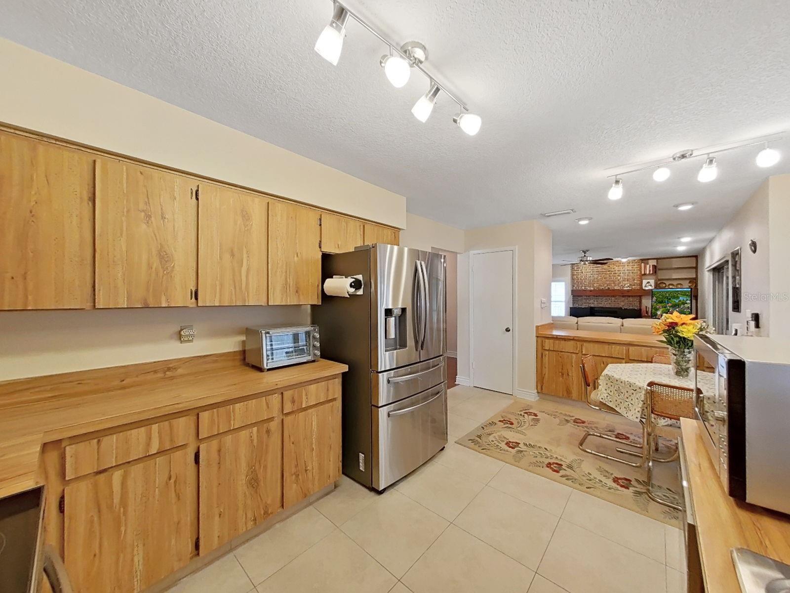 1367 CORNER OAKS DR — photo 11