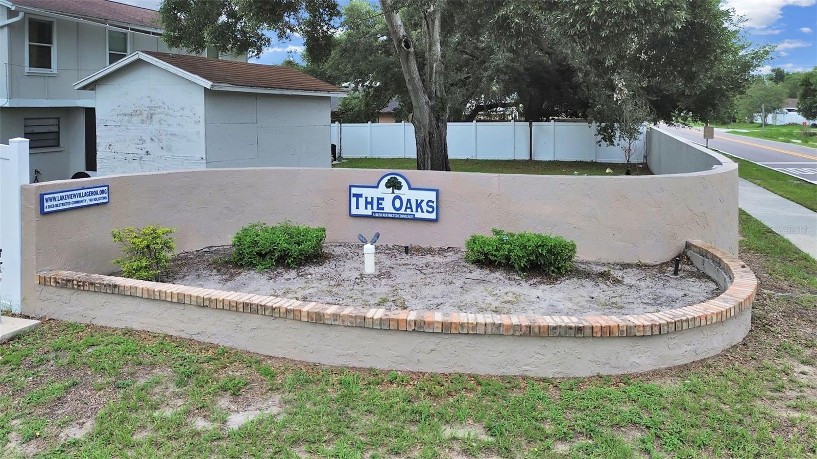 1367 CORNER OAKS DR — photo 33