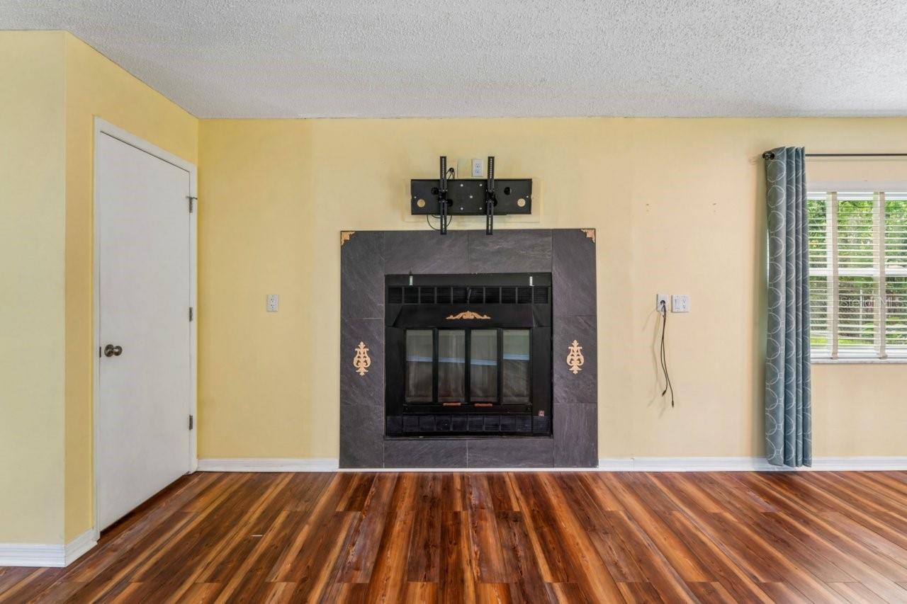 6016 WILDS DR — photo 9