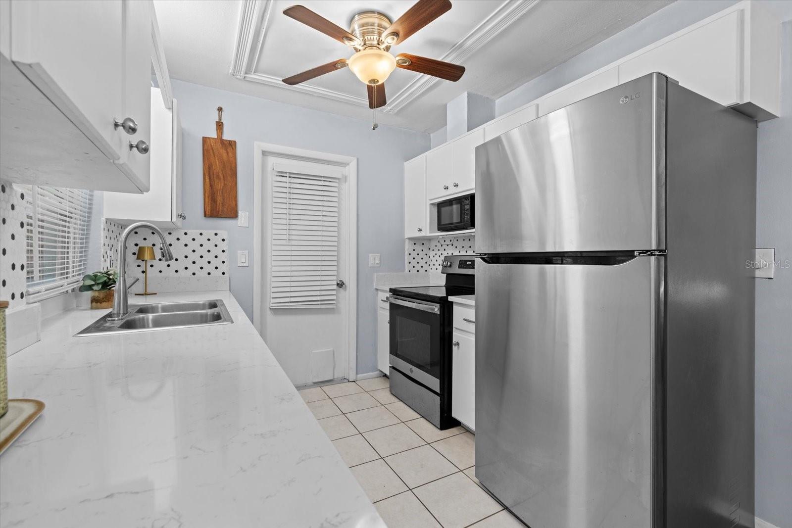 4305 CHINABERRY CIR — photo 12