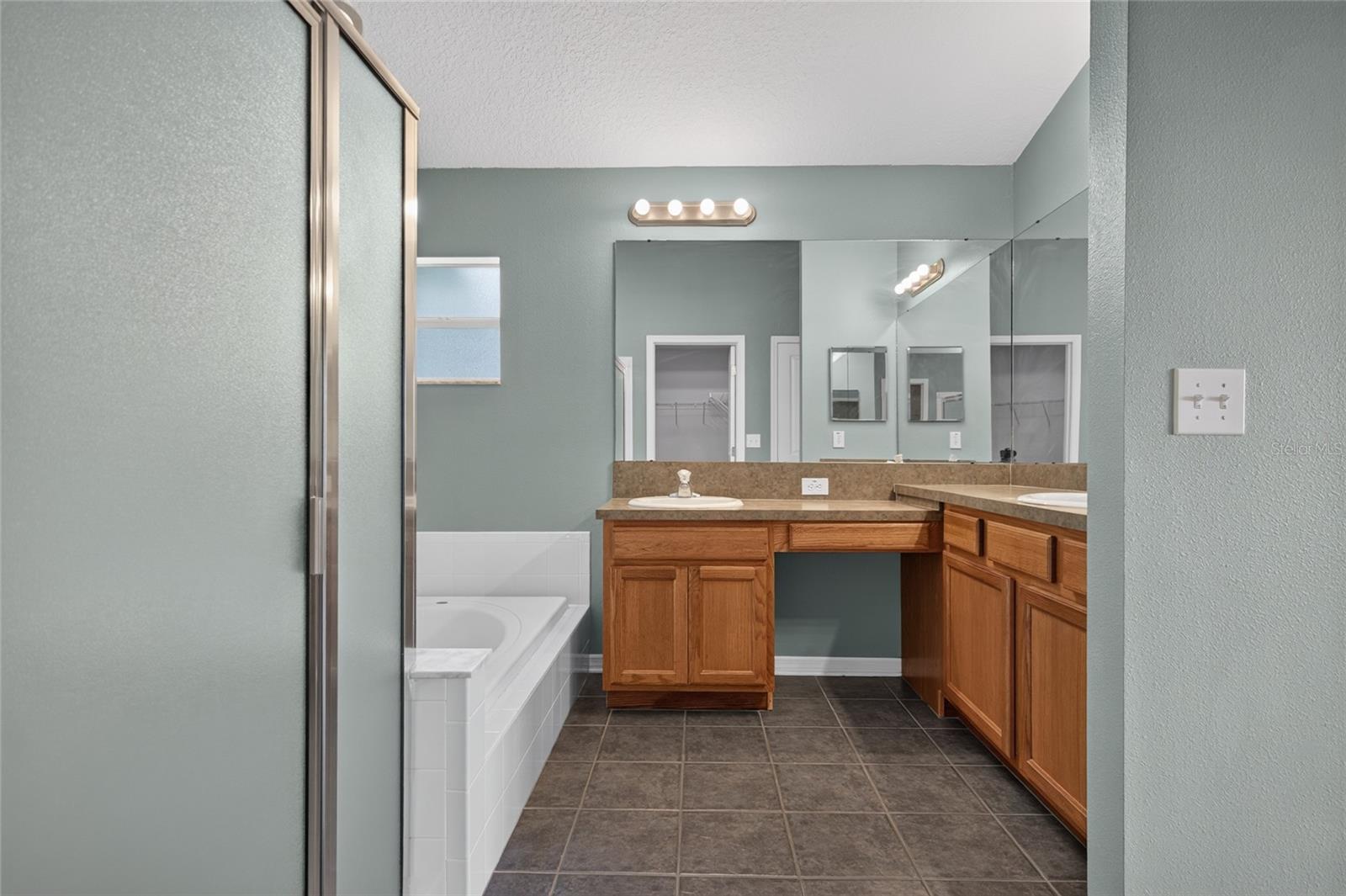 6833 RUNNER OAK DR — photo 36