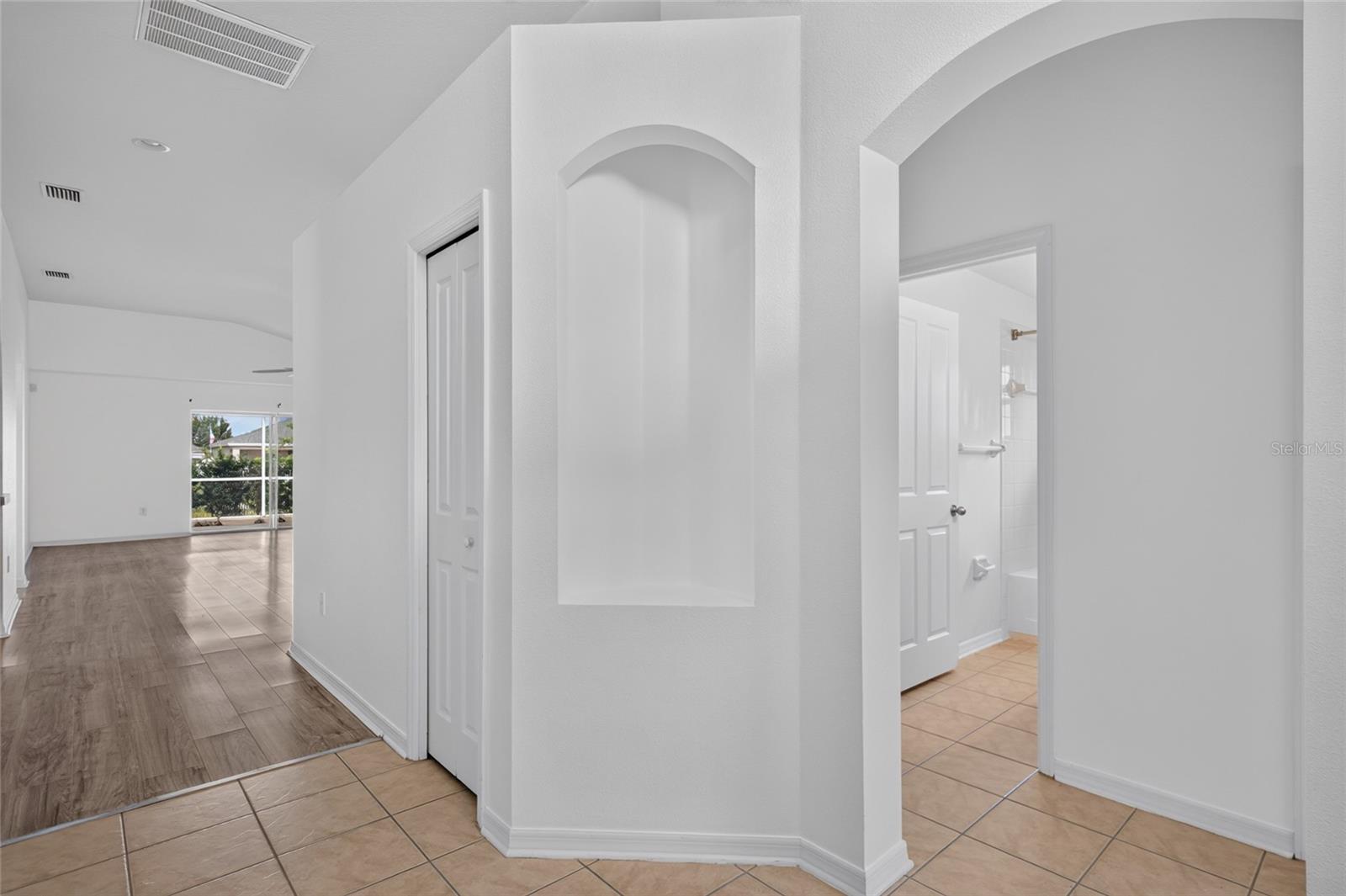 6833 RUNNER OAK DR — photo 5