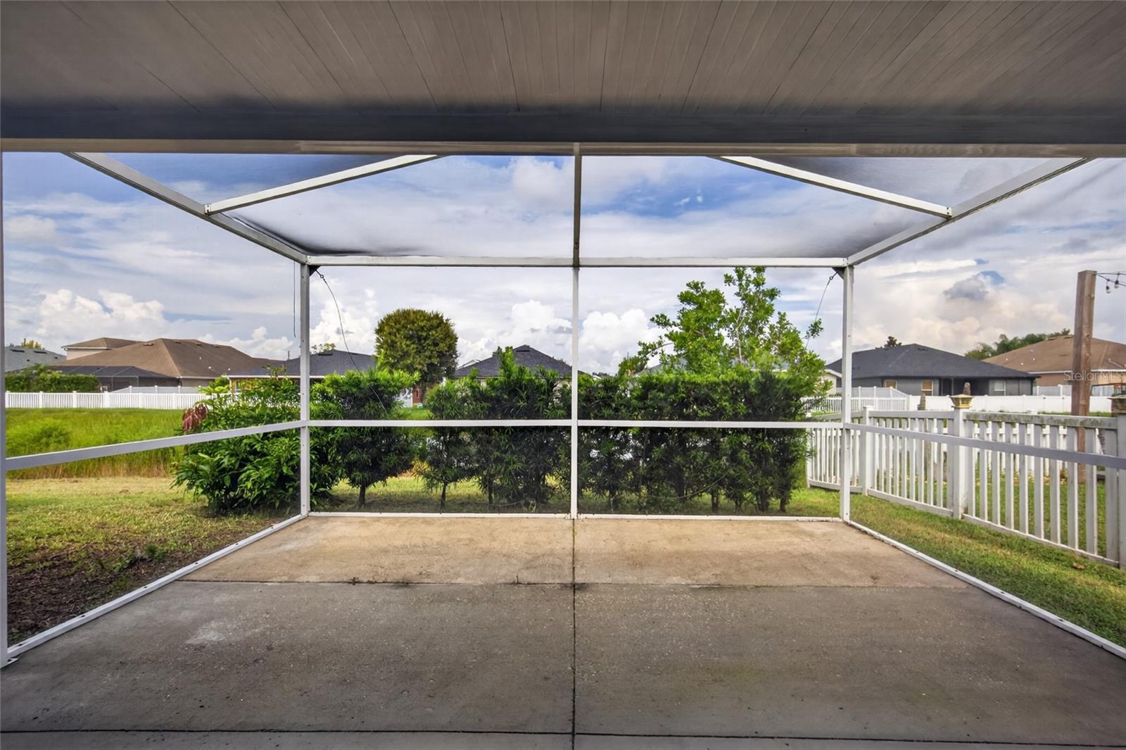 6833 RUNNER OAK DR — photo 39
